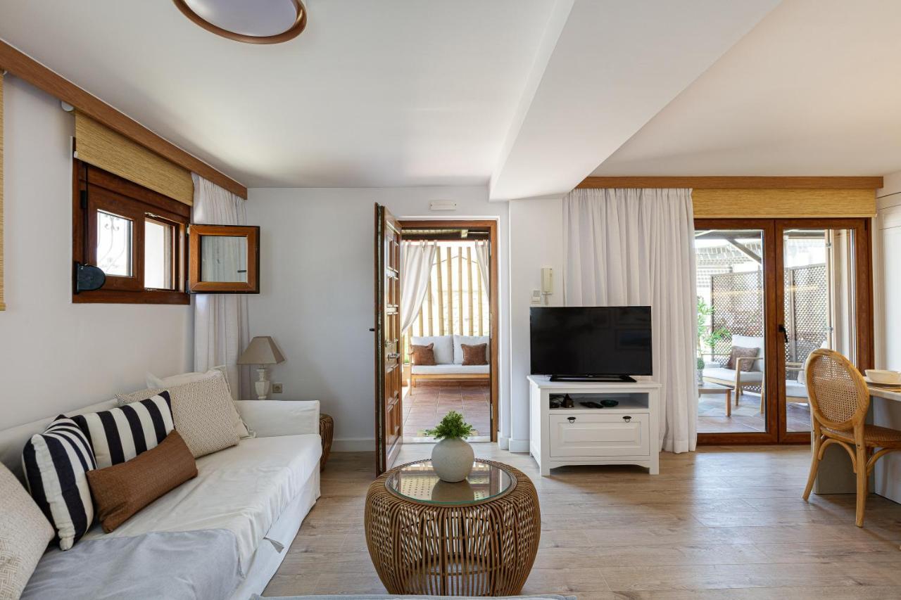 Villa Seashell -Wonderful Newly Renovated Villa On The Beach Galatás Extérieur photo
